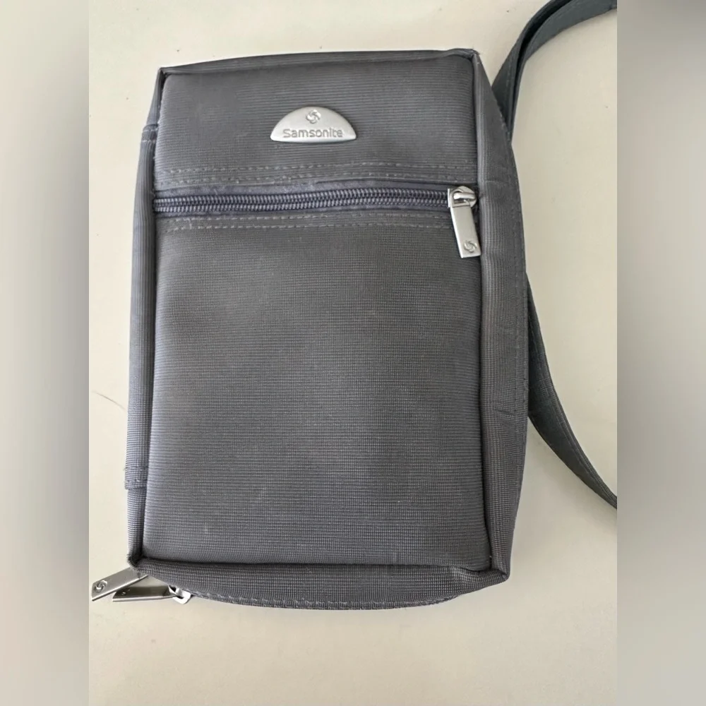 NWOT Samsonite Silver Gray Travel Zip Pockets Crossbody Bag Unisex Convertible